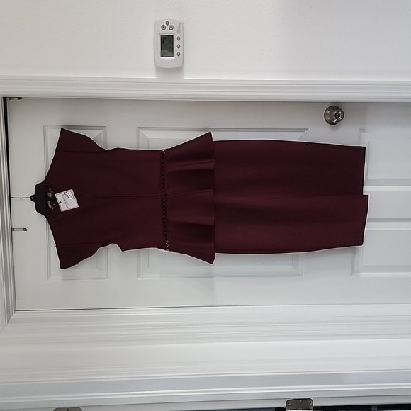 Burgundy Women's Dress with sheer waist design Size 8  NWT - Picture 4 of 7